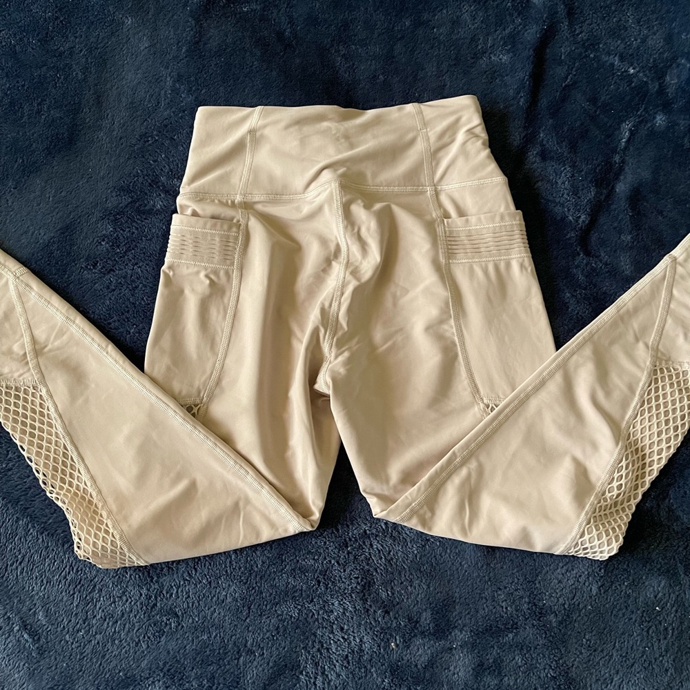 Victoria secret leggings in size small, beige color